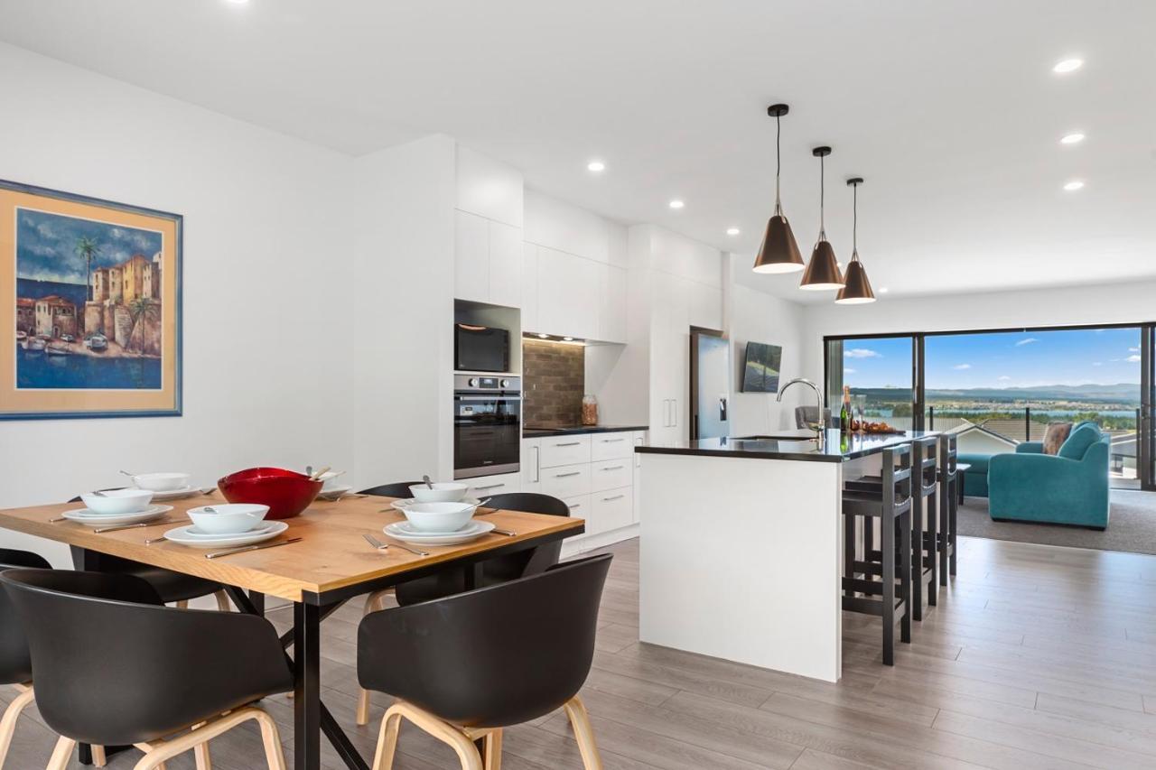 Blue Dun Views - Taupo Apartment Luaran gambar