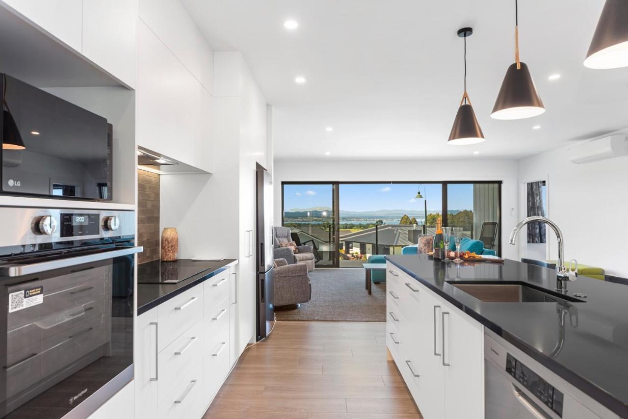 Blue Dun Views - Taupo Apartment Luaran gambar