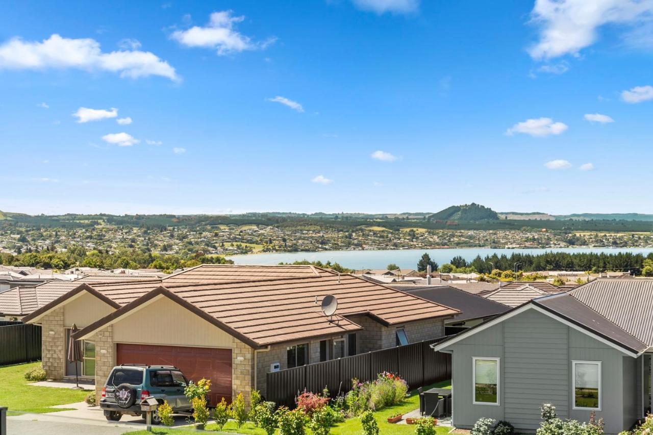 Blue Dun Views - Taupo Apartment Luaran gambar
