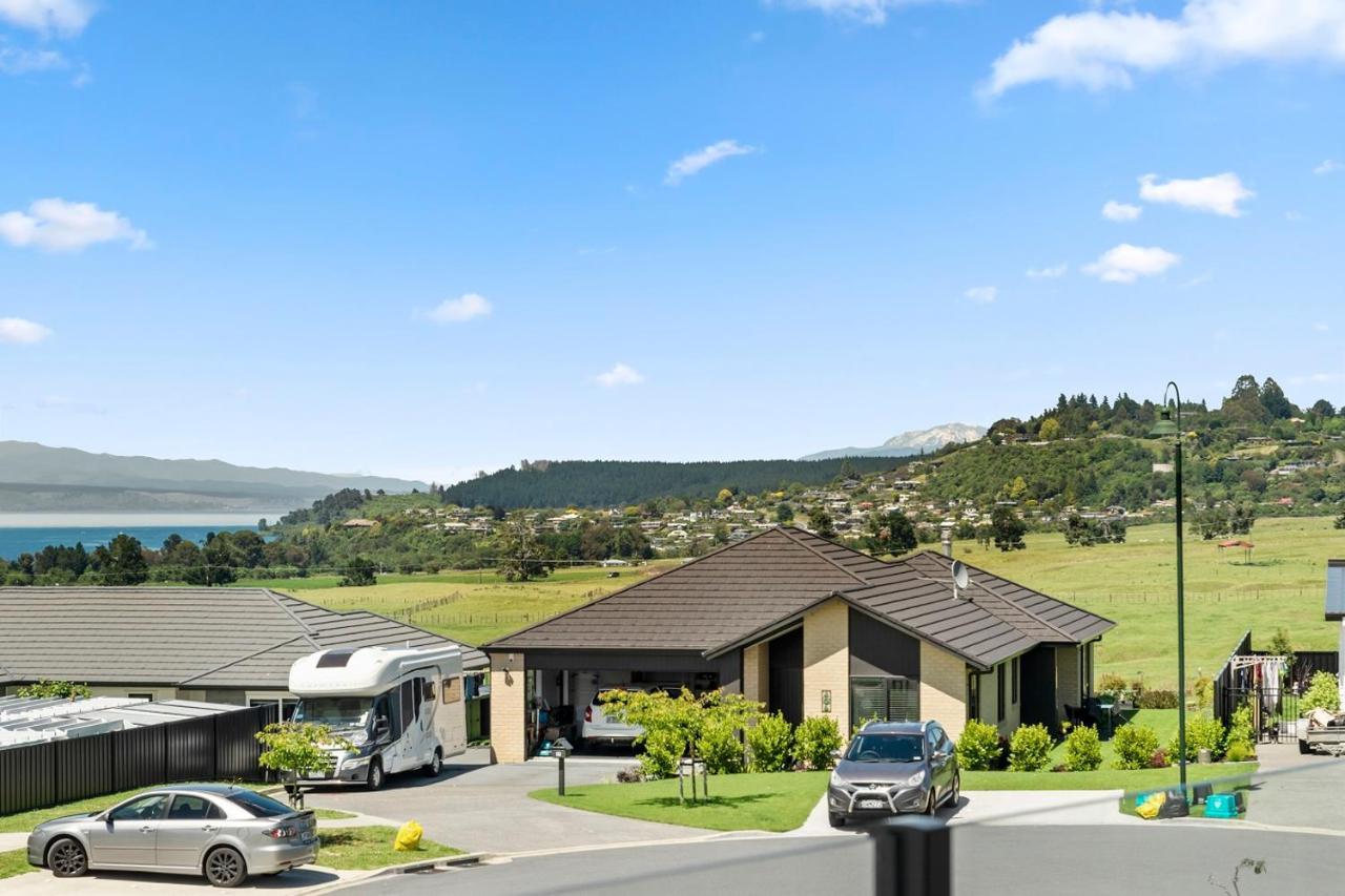 Blue Dun Views - Taupo Apartment Luaran gambar